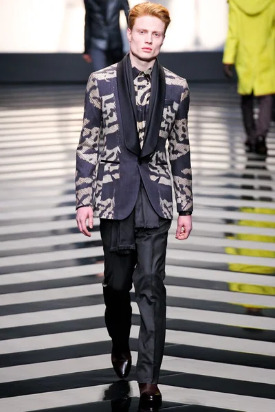 Look 29